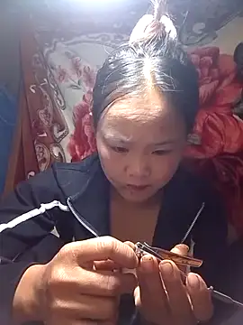 Alice wo online show from November 4, 2025, 10:42 pm