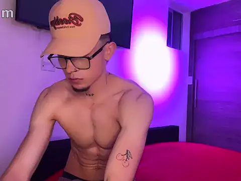 strongManLatino online show from February 5, 2026, 2:27 am