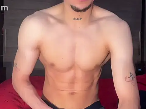 Snapshot of strongManLatino chatting on May 9, 2026, 6:46 pm strongManLatino online show from May 9, 2026, 6:46 pm