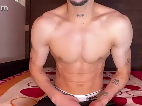 Snapshot of strongManLatino chatting on May 23, 2026, 4:44 pm strongManLatino online show from May 23, 2026, 4:44 pm