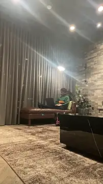 Snapshot of tia___fox chatting on November 17, 2025, 11:43 pm tia fox online show from November 17, 2025, 11:43 pm