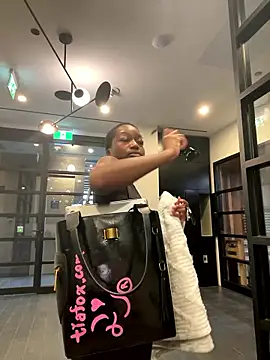 Snapshot of tia___fox chatting on January 13, 2026, 2:55 pm tia fox online show from January 13, 2026, 2:55 pm