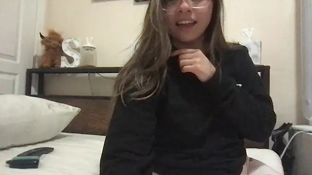 bunnygorl12 online show from December 1, 2025, 3:44 am