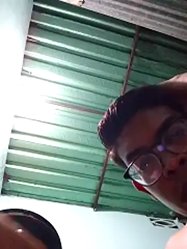 Snapshot of davidcaldera chatting on May 11, 2026, 4:29 am davidcaldera online show from May 11, 2026, 4:29 am