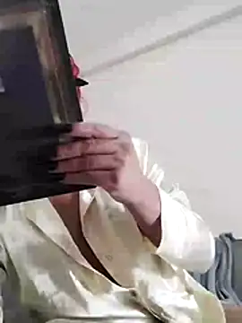 RobertaxGutierrez online show from November 10, 2025, 3:16 am