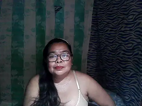 Snapshot of cris_tita chatting on April 9, 2026, 4:23 pm cris tita online show from April 9, 2026, 4:23 pm