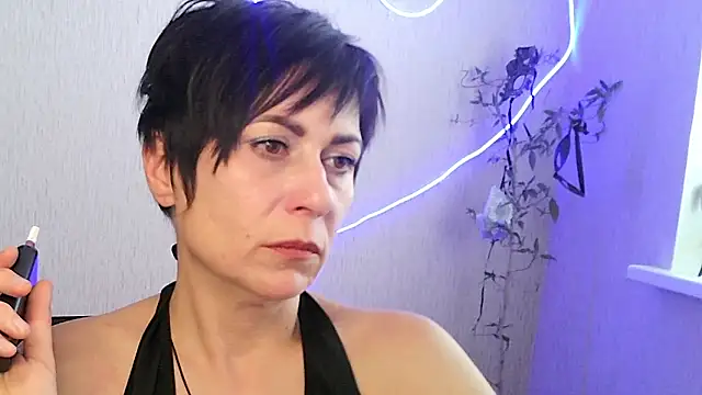 Ashley Brookss online show from November 8, 2025, 10:04 am