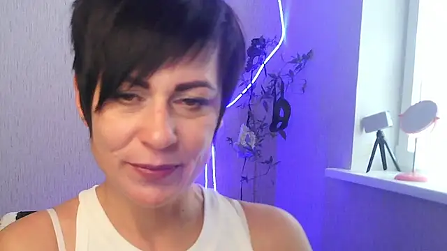 Ashley Brookss online show from November 10, 2025, 10:58 am