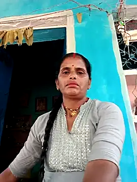 Snapshot of Mohni_cute chatting on November 18, 2025, 7:35 am Mohni cute online show from November 18, 2025, 7:35 am