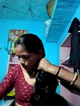 Snapshot of Mohni_cute chatting on November 19, 2025, 12:43 am Mohni cute online show from November 19, 2025, 12:43 am