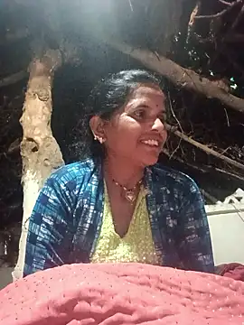 Snapshot of Mohni_cute chatting on December 14, 2025, 1:33 am Mohni cute online show from December 14, 2025, 1:33 am