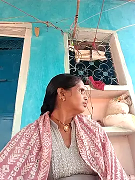 Snapshot of Mohni_cute chatting on December 15, 2025, 8:29 am Mohni cute online show from December 15, 2025, 8:29 am