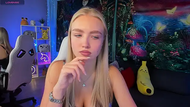 Snapshot of TessaGrays chatting on October 28, 2025, 10:52 am TessaGrays online show from October 28, 2025, 10:52 am