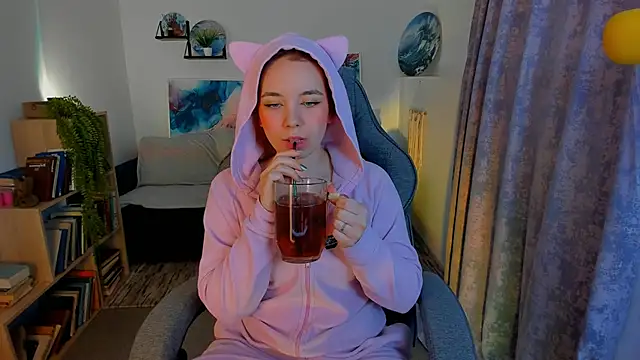 Snapshot of MarcelineChi chatting on December 22, 2025, 12:02 pm MarcelineChi online show from December 22, 2025, 12:02 pm