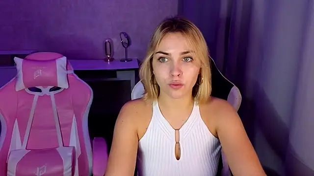 stefany and bettany online show from November 12, 2025, 2:06 pm