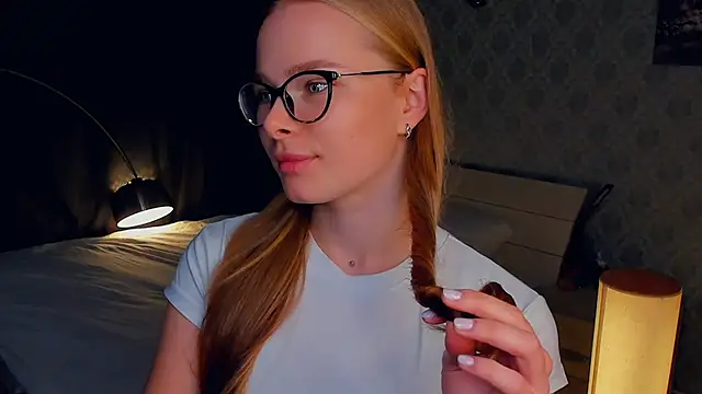 LibbyVenzeio online show from October 19, 2025, 7:20 am