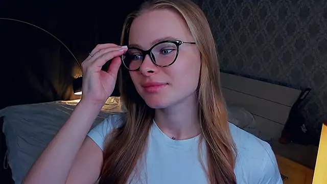 LibbyVenzeio online show from October 23, 2025, 7:07 am