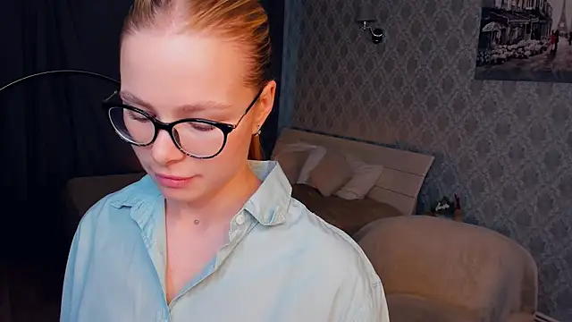 LibbyVenzeio online show from November 8, 2025, 7:08 am