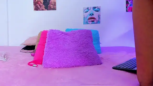 debbie hans online show from December 5, 2025, 1:31 pm