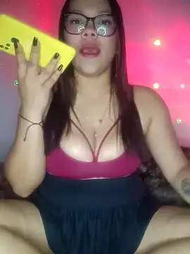 Snapshot of loren_g08 chatting on December 5, 2025, 4:21 am loren g08 online show from December 5, 2025, 4:21 am