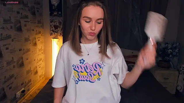 Snapshot of TienKnous chatting on November 9, 2025, 7:12 pm TienKnous online show from November 9, 2025, 7:12 pm