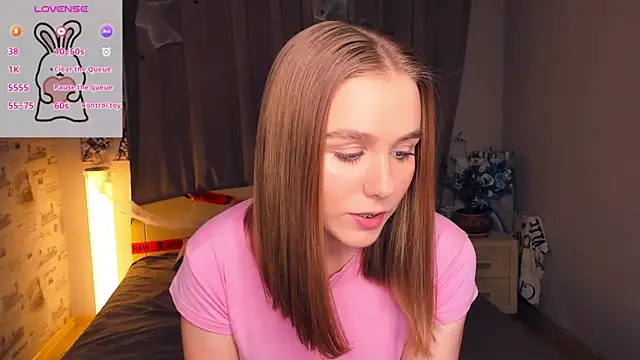 Snapshot of TienKnous chatting on November 12, 2025, 7:13 pm TienKnous online show from November 12, 2025, 7:13 pm