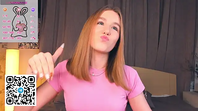 Snapshot of TienKnous chatting on December 3, 2025, 7:34 pm TienKnous online show from December 3, 2025, 7:34 pm