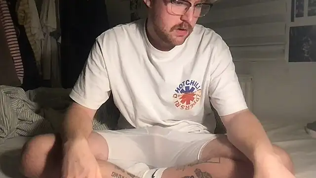 Snapshot of Angus80085 chatting on November 9, 2025, 6:28 pm Angus80085 online show from November 9, 2025, 6:28 pm