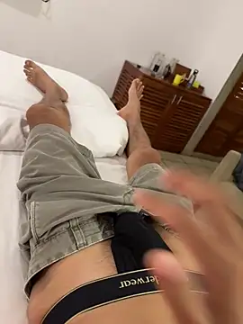 HenryLee1983-cums online show from April 18, 2026, 2:10 pm