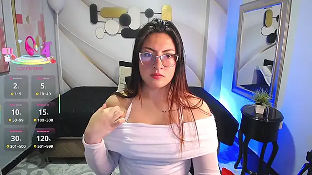 Charlotteee1 online show from October 9, 2025, 7:45 pm