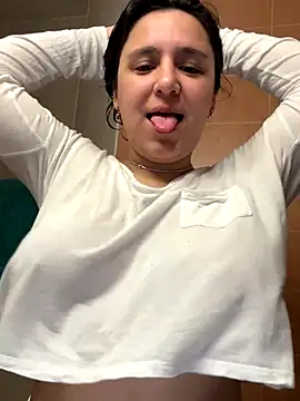 Snapshot of Luisaa_rosee chatting on October 9, 2025, 5:00 pm Luisaa rosee online show from October 9, 2025, 5:00 pm