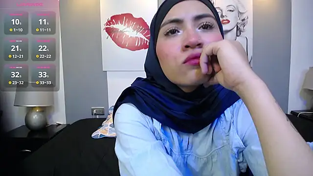 Neesha   online show from November 3, 2025, 9:48 pm