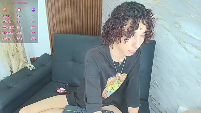 Scaarlett 22  online show from March 4, 2026, 8:48 pm