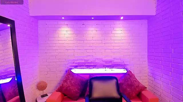 Snapshot of VenusCooper chatting on November 4, 2025, 7:24 pm VenusCooper online show from November 4, 2025, 7:24 pm