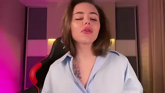 AlmaryKim online show from January 28, 2025, 9:08 pm