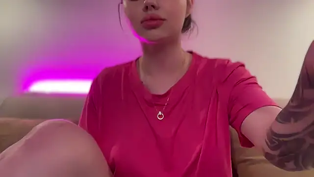 AlmaryKim online show from September 29, 2025, 8:02 pm