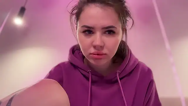 AlmaryKim online show from October 3, 2025, 8:39 pm