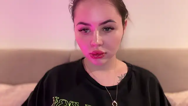 AlmaryKim online show from November 1, 2025, 8:33 pm