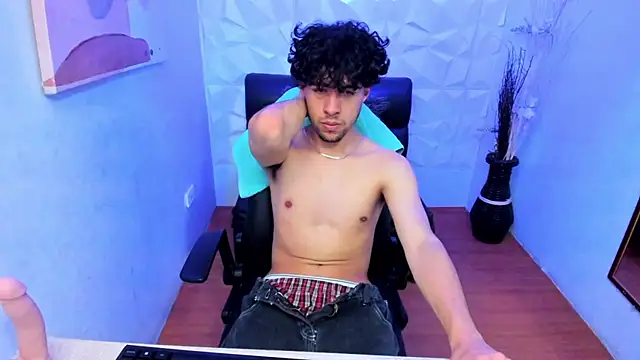 Liil boy online show from November 15, 2025, 3:37 am