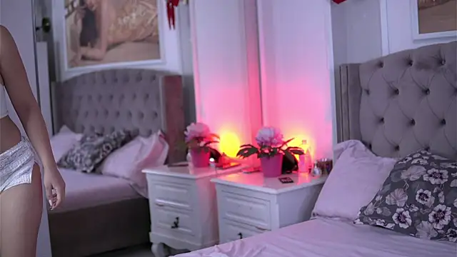 AuroraSins online show from December 19, 2025, 4:19 am