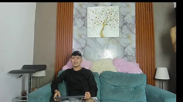 VERY HOT GUYS online show from June 3, 2026, 7:11 am