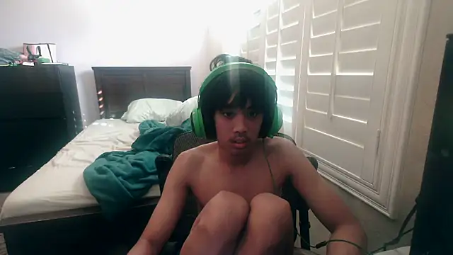 Snapshot of youngasianboy2007 chatting on October 31, 2025, 9:16 pm youngasianboy2007 online show from October 31, 2025, 9:16 pm