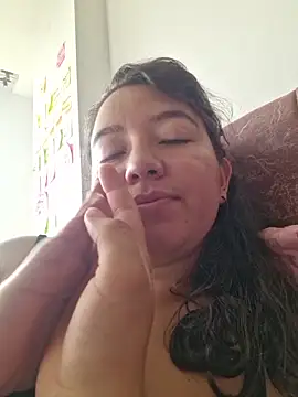 Snapshot of annyaparis chatting on March 1, 2026, 7:49 pm annyaparis online show from March 1, 2026, 7:49 pm