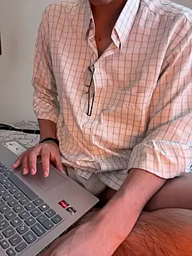 LiamMyst online show from November 4, 2025, 3:44 pm