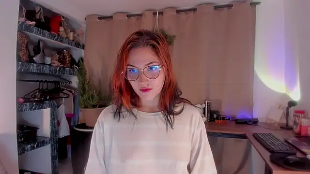 Snapshot of AmaruBloom chatting on November 17, 2025, 7:25 am AmaruBloom online show from November 17, 2025, 7:25 am