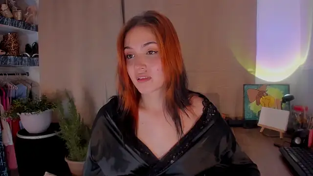 Snapshot of AmaruBloom chatting on December 2, 2025, 5:13 am AmaruBloom online show from December 2, 2025, 5:13 am