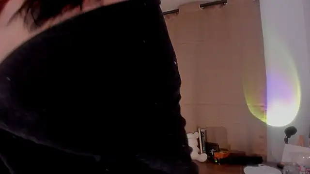 Snapshot of AmaruBloom chatting on December 3, 2025, 4:31 am AmaruBloom online show from December 3, 2025, 4:31 am