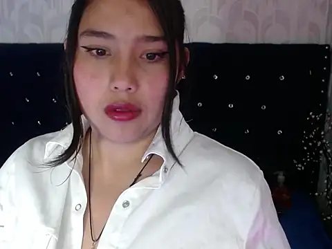 Lovingmoraxx online show from October 21, 2025, 2:40 pm