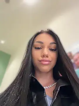 Snapshot of ilariea_girl chatting on May 10, 2026, 2:11 pm ilariea girl online show from May 10, 2026, 2:11 pm