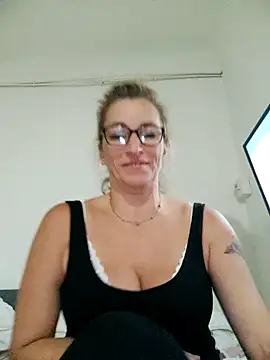 Fifi83Bell online show from October 6, 2025, 4:48 pm